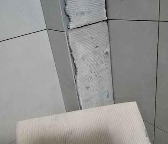 长子瓷砖空鼓维修公司分享下厨房瓷砖脱落的补救措施。